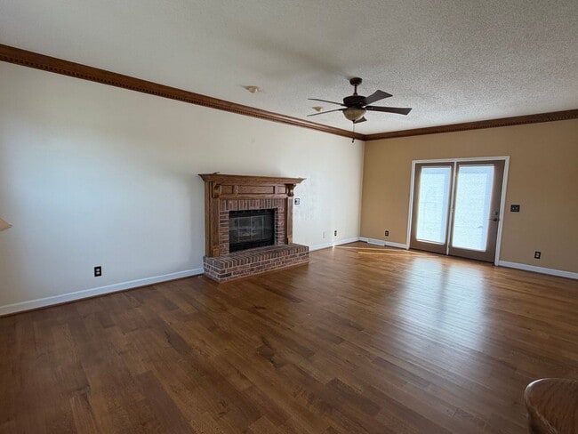 Building Photo - Prime Location in Half Mile Lake, Greenville, SC