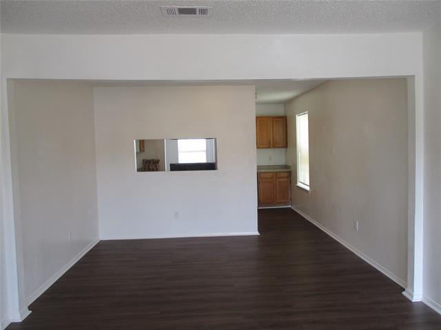 Foto principal - 319 Ware Dr