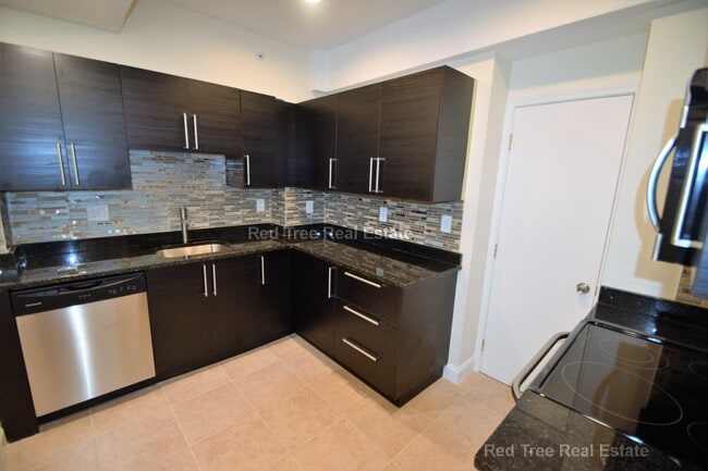 Building Photo - 1203 Beacon St