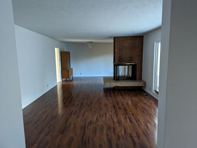 Building Photo - 816 Leroy Pl
