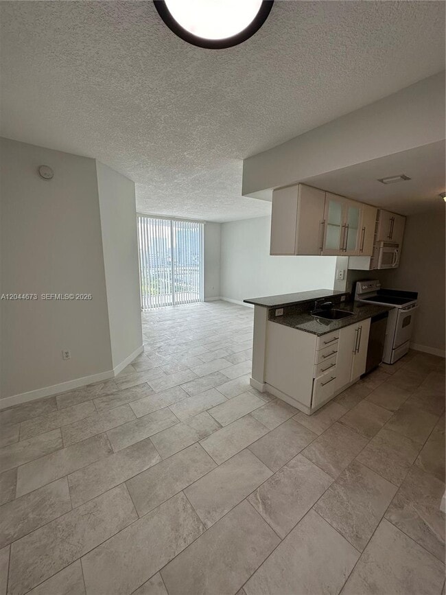 Foto del edificio - 275 NE 18th St