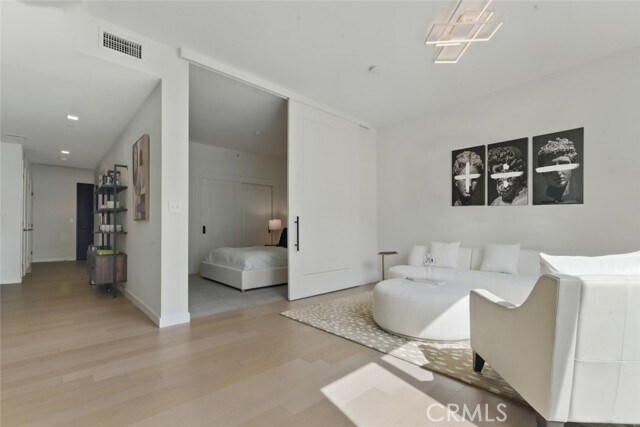 Foto del edificio - 1050 S Grand Ave