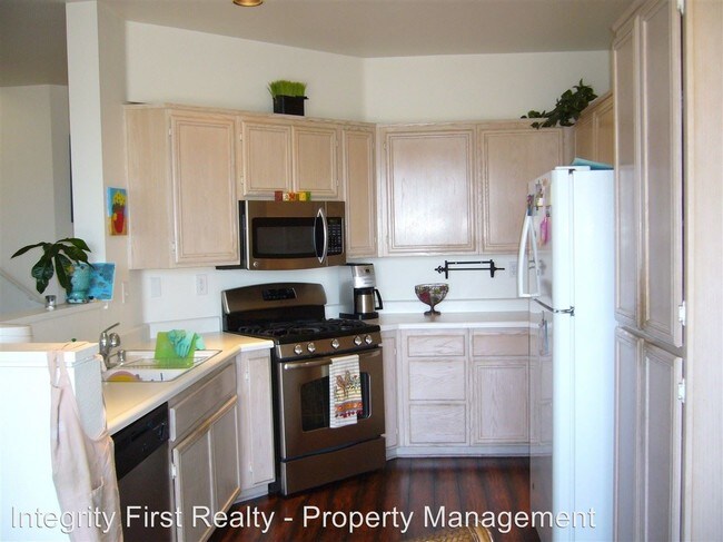 Building Photo - 4 br, 2.5 bath House - 1220 La Vida