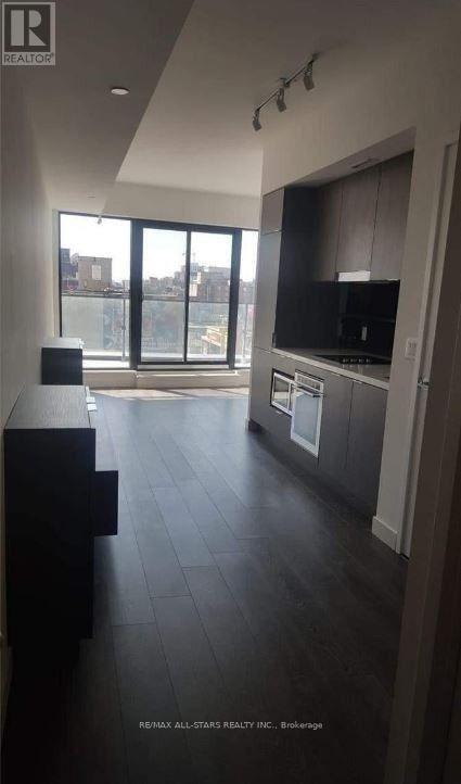 Building Photo - 215 Queen St W