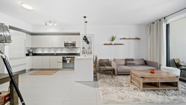 Building Photo - 1010 Brickell Ave