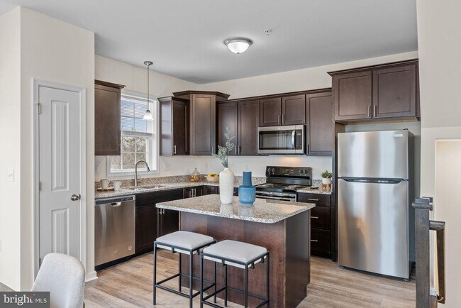 Building Photo - 2027 Ter Vw Ln