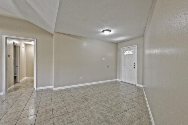 Building Photo - 2327 Shadbury Ct