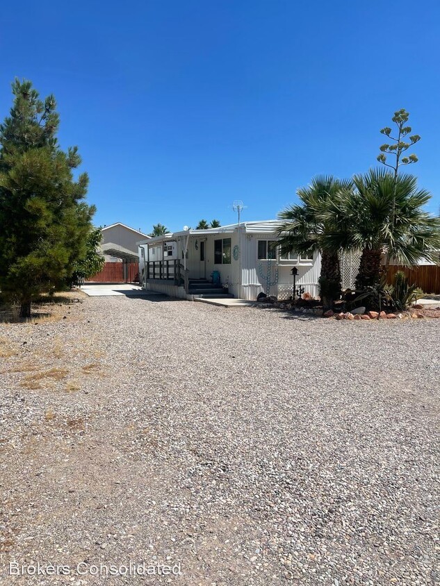 Primary Photo - 2 br, 1.5 bath House - 524 N. Joshua Tree