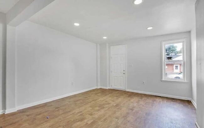 Building Photo - Coming Soon - Spacious 3 Bedroom, 1 Bath H...
