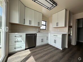 Building Photo - 719 3rd St