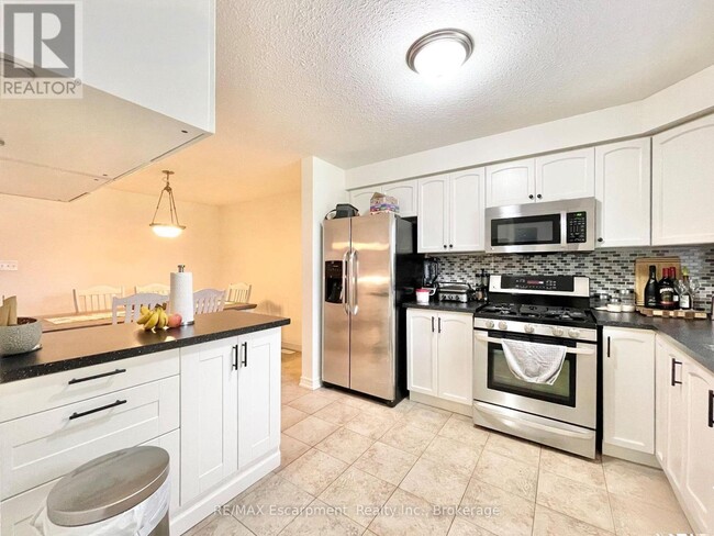Photo du bâtiment - 78-78 Peachwood Crescent