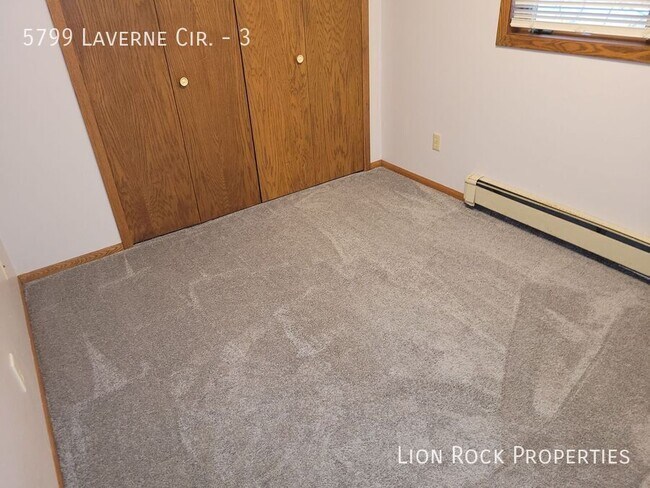 Building Photo - 5799 Laverne Cir N
