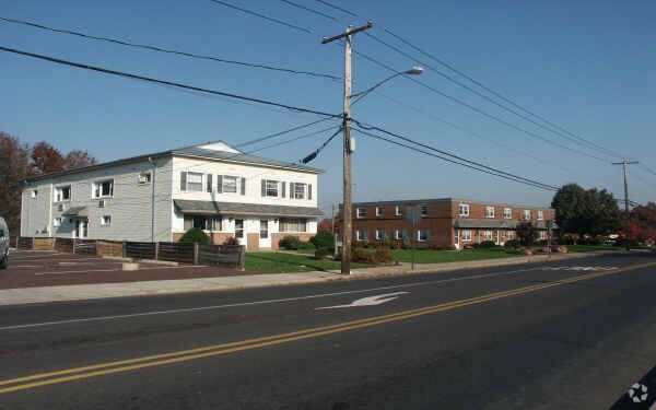 Primary Photo - 20 E Church Rd