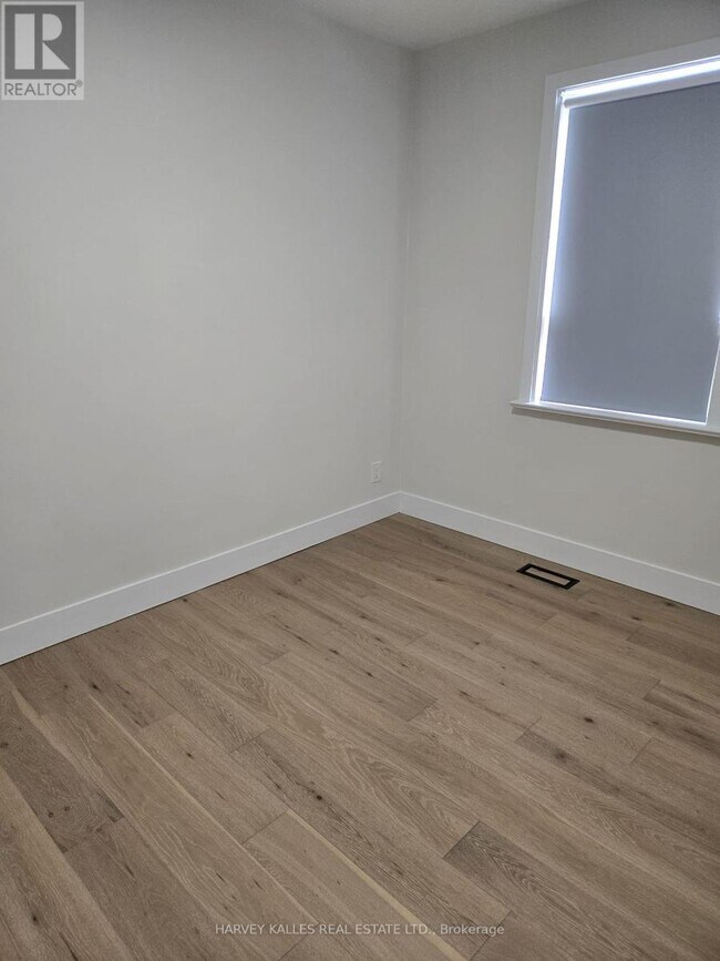 Photo du bâtiment - 111 McAllister Rd