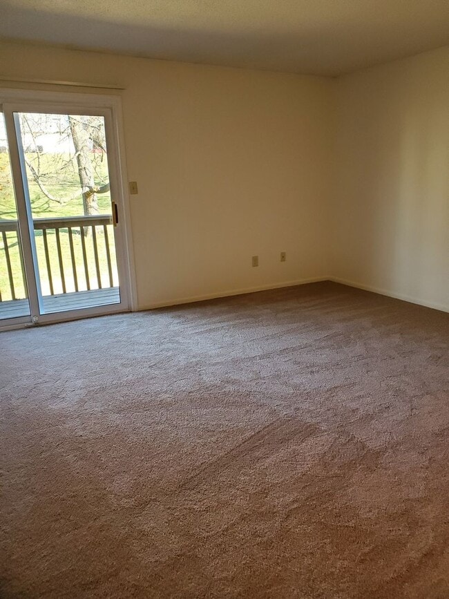 Interior Photo - Heatherbrook