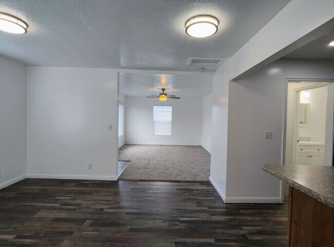 Foto del edificio - Beautiful 2 Bd 2 Bath Home in Murray