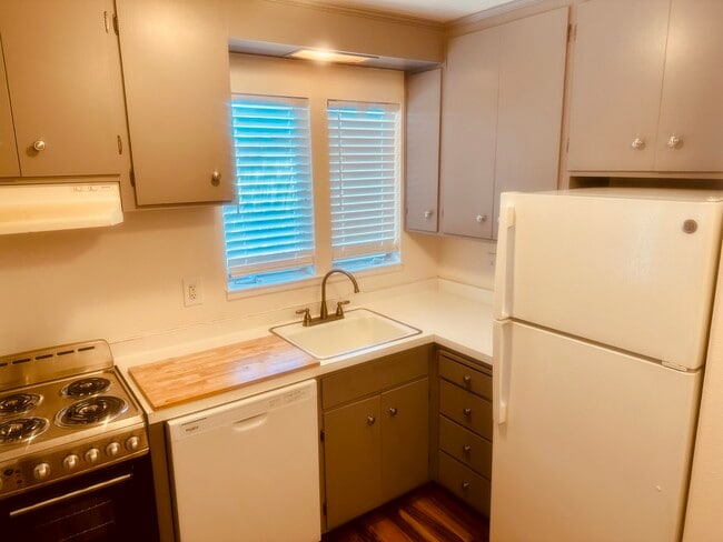 Foto del edificio - 7609 Oakmont Dr