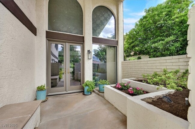 Foto del edificio - 3328 Plaza Del Paz