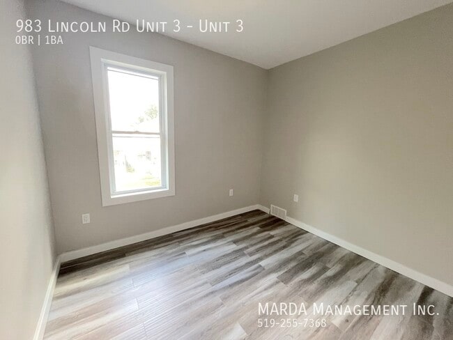 Building Photo - BEAUTIFULLY RENOVATED BACHELOR IN WALKERVILLE + HYDRO!