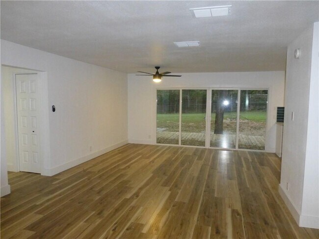 Foto del edificio - 2409 Princeton Dr