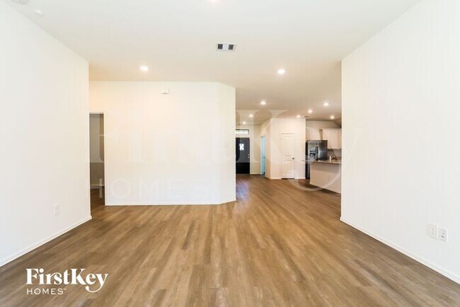 Building Photo - 932 Pickering Oak Row
