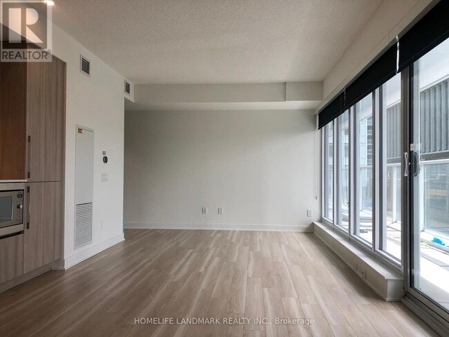 Building Photo - 19 Bathurst St
