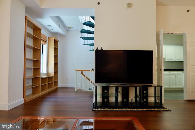 Building Photo - 2151 Jamieson Ave