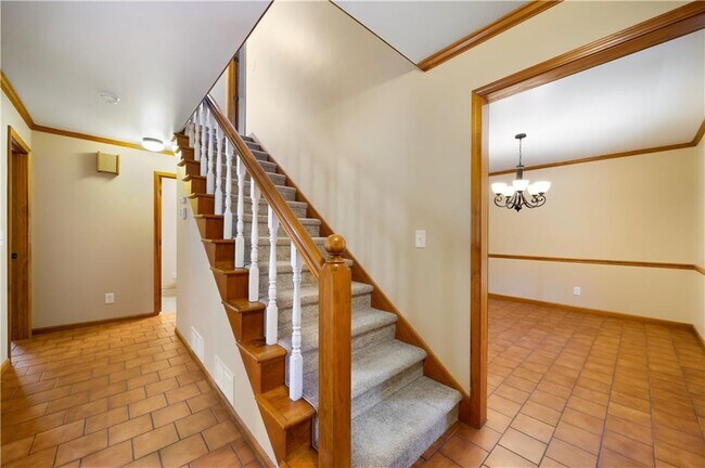Building Photo - 104 Lake Somerset Crest NW