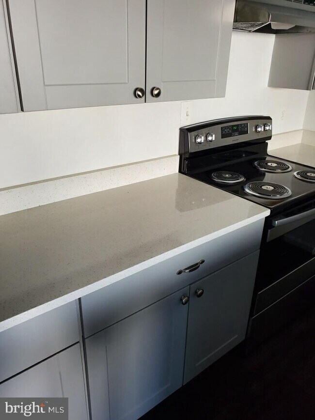 Building Photo - 4471 Pembrook Village Dr