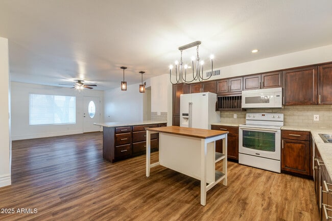 Building Photo - 3521 W Detroit St