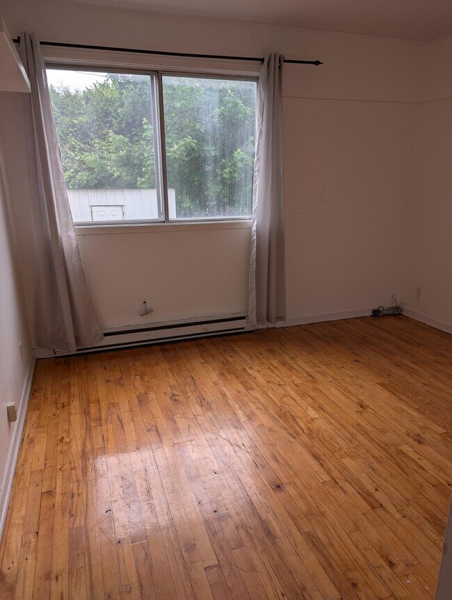 Building Photo - 444 Rue Moreau