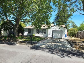 Building Photo - 1880 San Vincente Dr