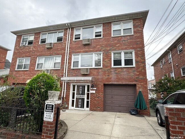 Building Photo - 42-30 164th St