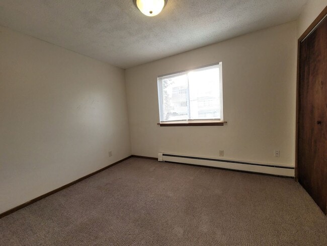 Building Photo - Great Marion Location. 2 bedroom 1 bath, h...