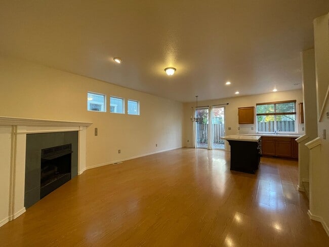 Building Photo - Welcome to your new 3 bed, 2.5 bath home i...