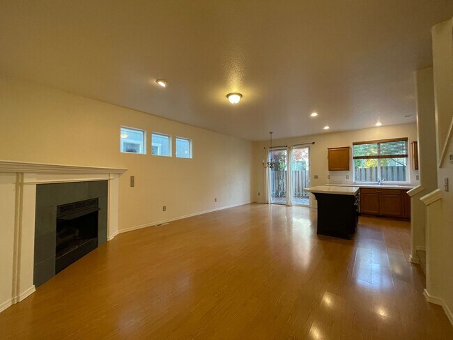 Foto del edificio - Welcome to your new 3 bed, 2.5 bath home i...