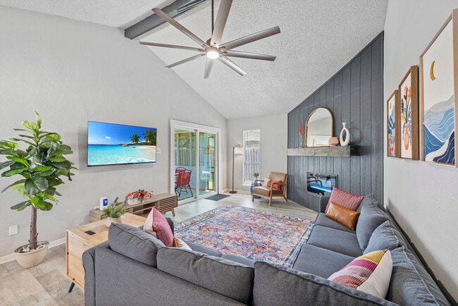 Building Photo - 11906 Blueridge Mountains Dr