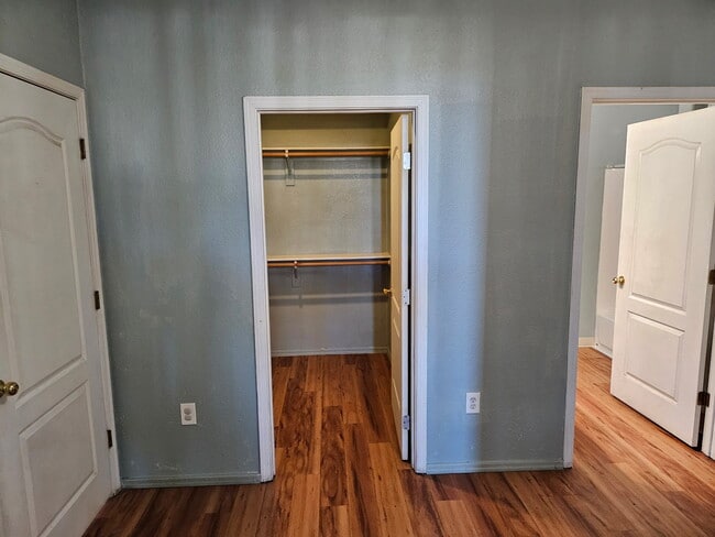 Building Photo - 2929 W Yorkshire Dr