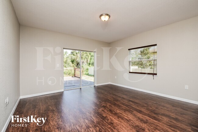 Building Photo - 3379 Toluca Terrace