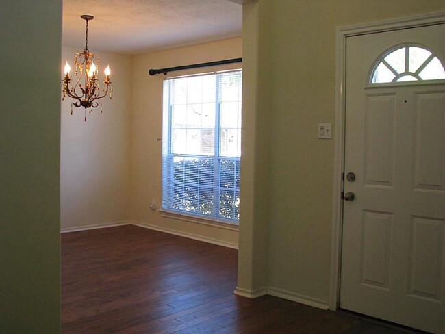 Building Photo - 7 Olde Rose Ct