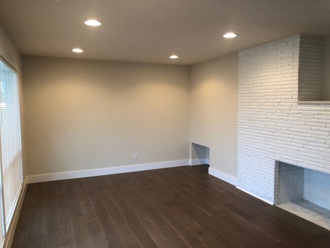 Building Photo - BEAUTIFUL UPDATED FOUR BEDROOM NEAR DOWNTOWN