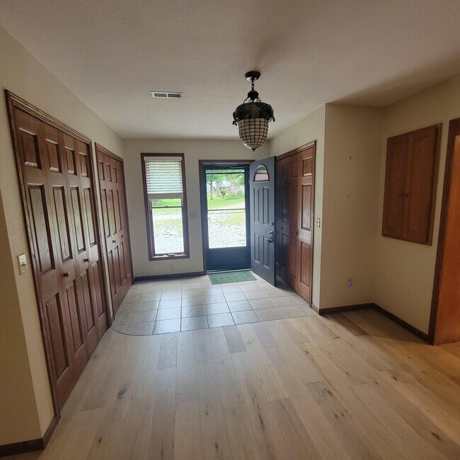 Building Photo - 2376 Crosley Rd