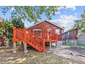 Building Photo - 4978 Fairview Ave