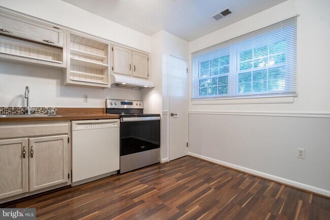 Building Photo - 2031 Headlands Cir