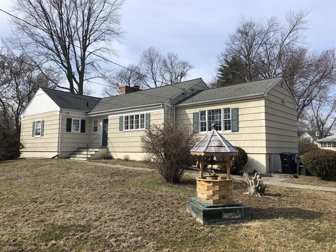 Primary Photo - 2 br, 2 bath House - 10 Barncroft Rd
