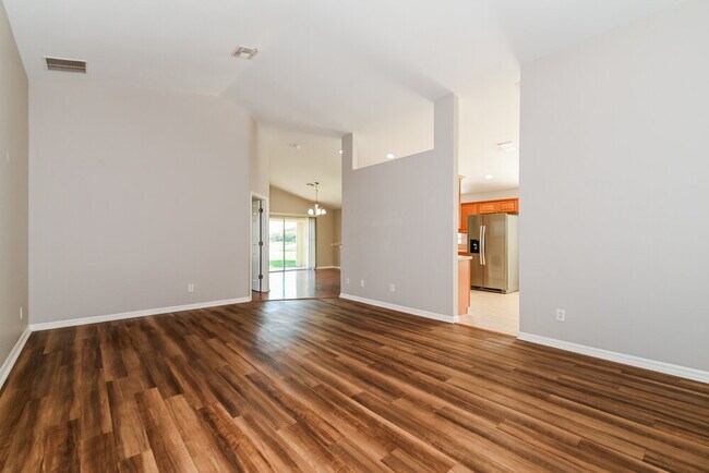 Foto del edificio - 11341 Lake Cypress Loop