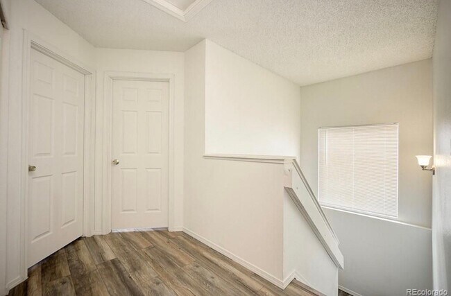 Foto del edificio - 4925 Enid Way