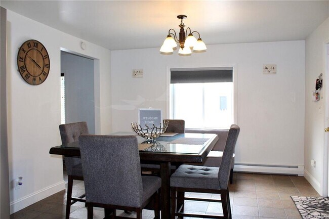 Building Photo - 5834 Albany Post Rd