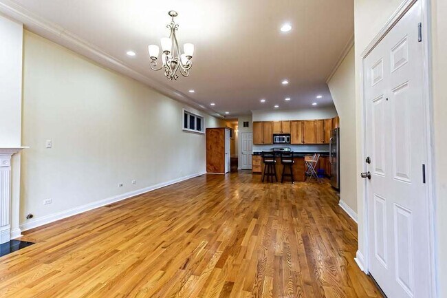 Foto del edificio - 2355 W Harrison St