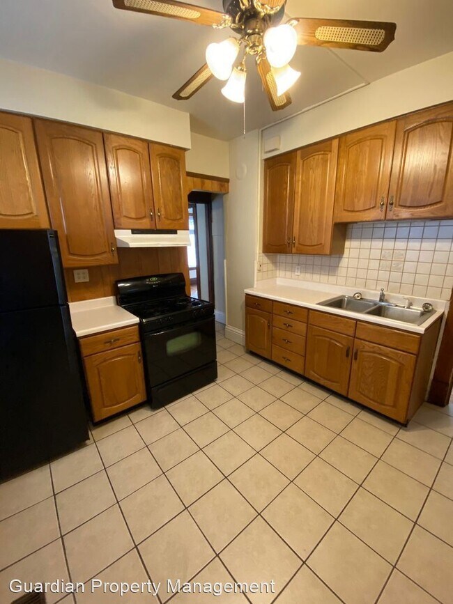 Building Photo - 3 br, 1 bath House - 1111 13th Ave SE